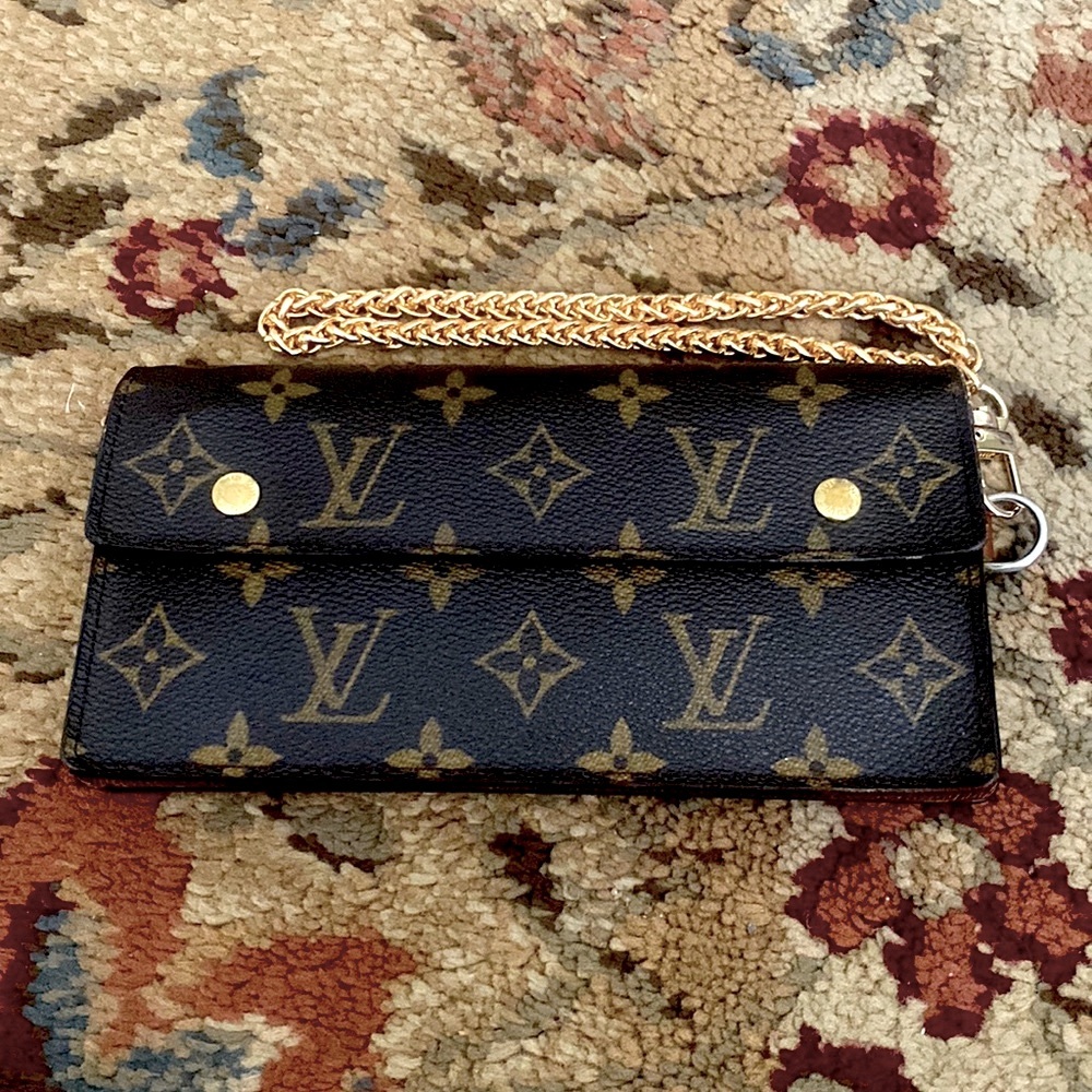 Authentic Louis Vuitton Monogram Accordion Clutch/Wristlet With Goldtone Chain! - Picture 1 of 17